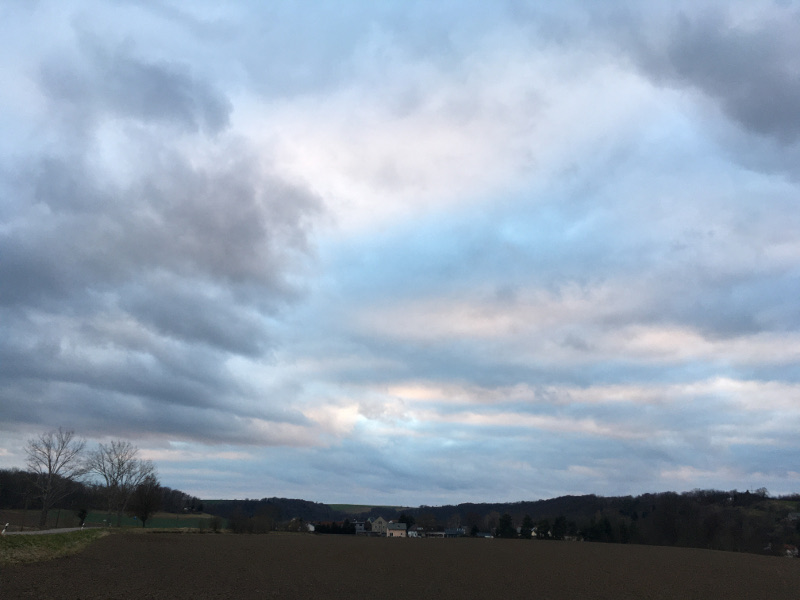 Wolken über Wöllsdorf