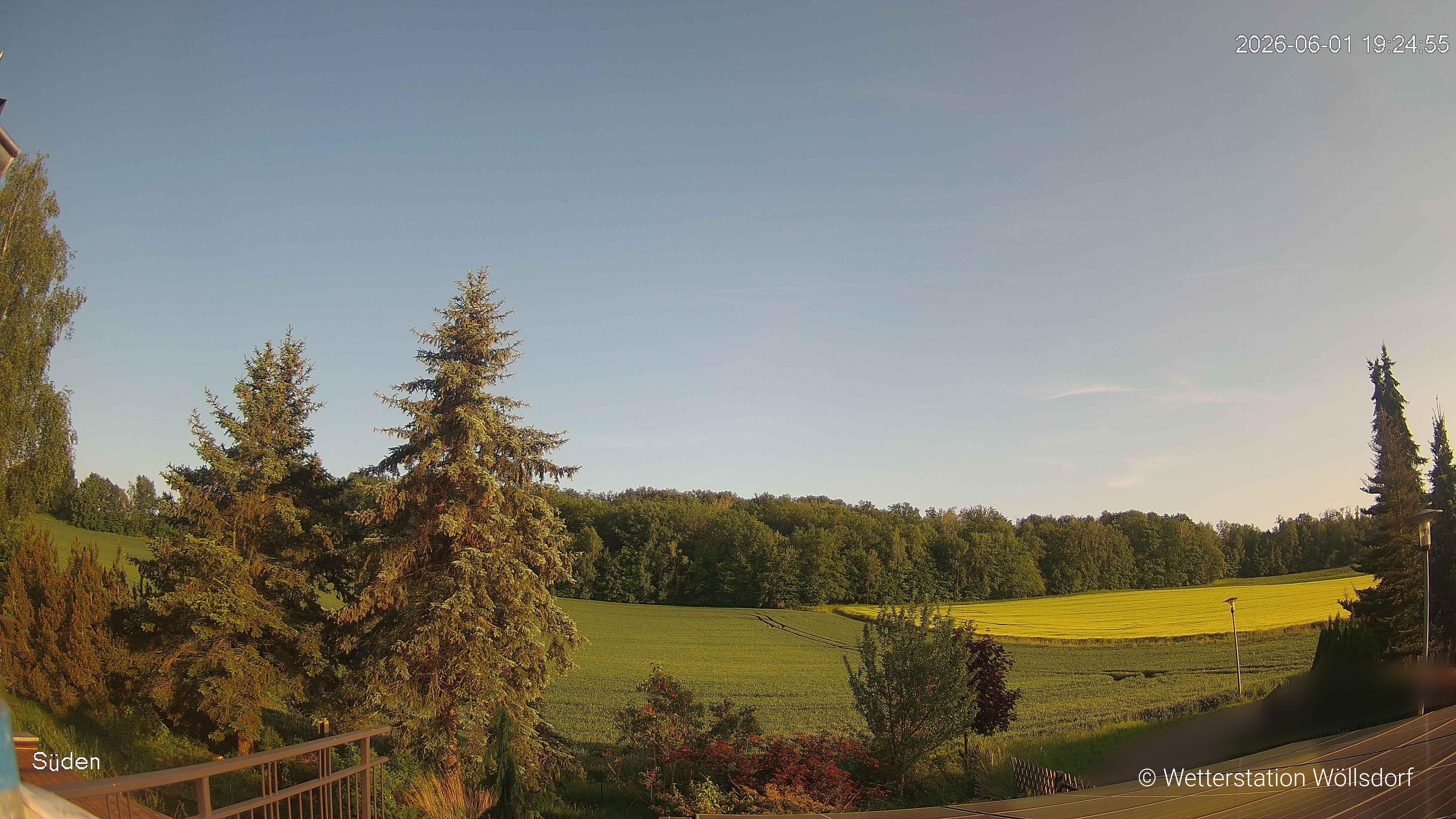 Blick von Wöllsdorf in Richtung Süden auf den Höhenzug des Pfaffenberges