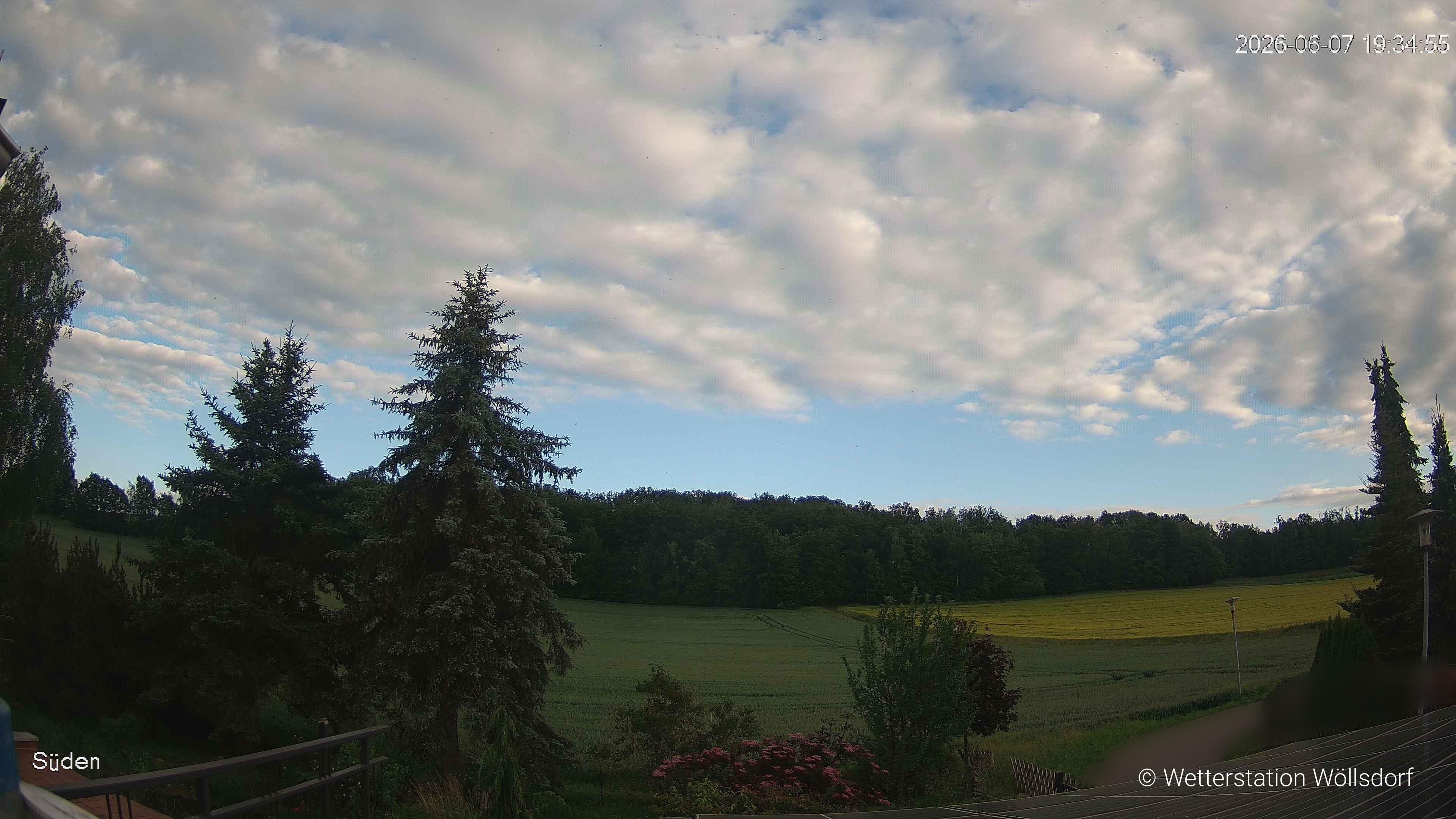 Blick von Wöllsdorf in Richtung Süden auf den Höhenzug des Pfaffenberges