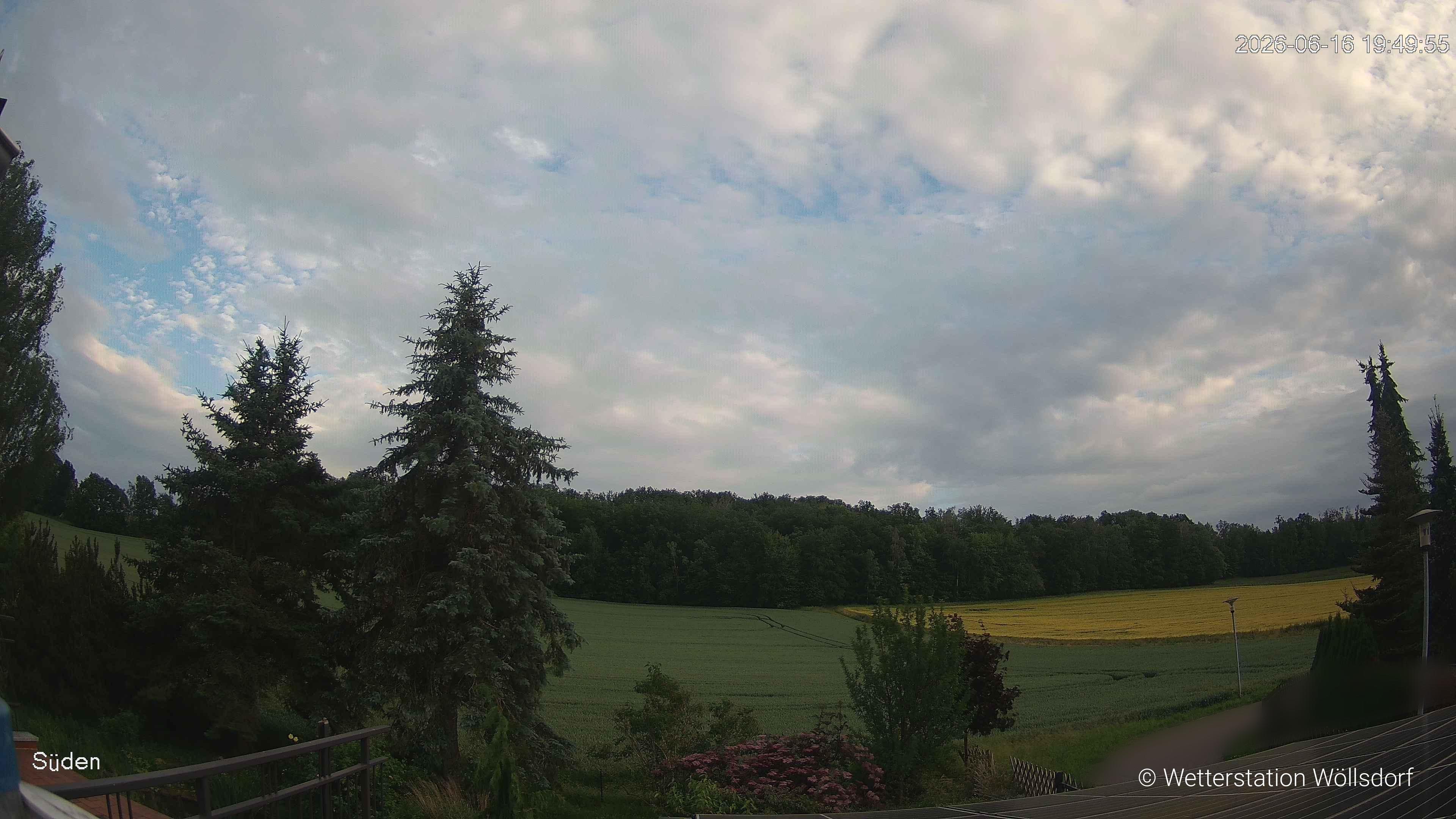 Blick von Wöllsdorf in Richtung Süden auf den Höhenzug des Pfaffenberges