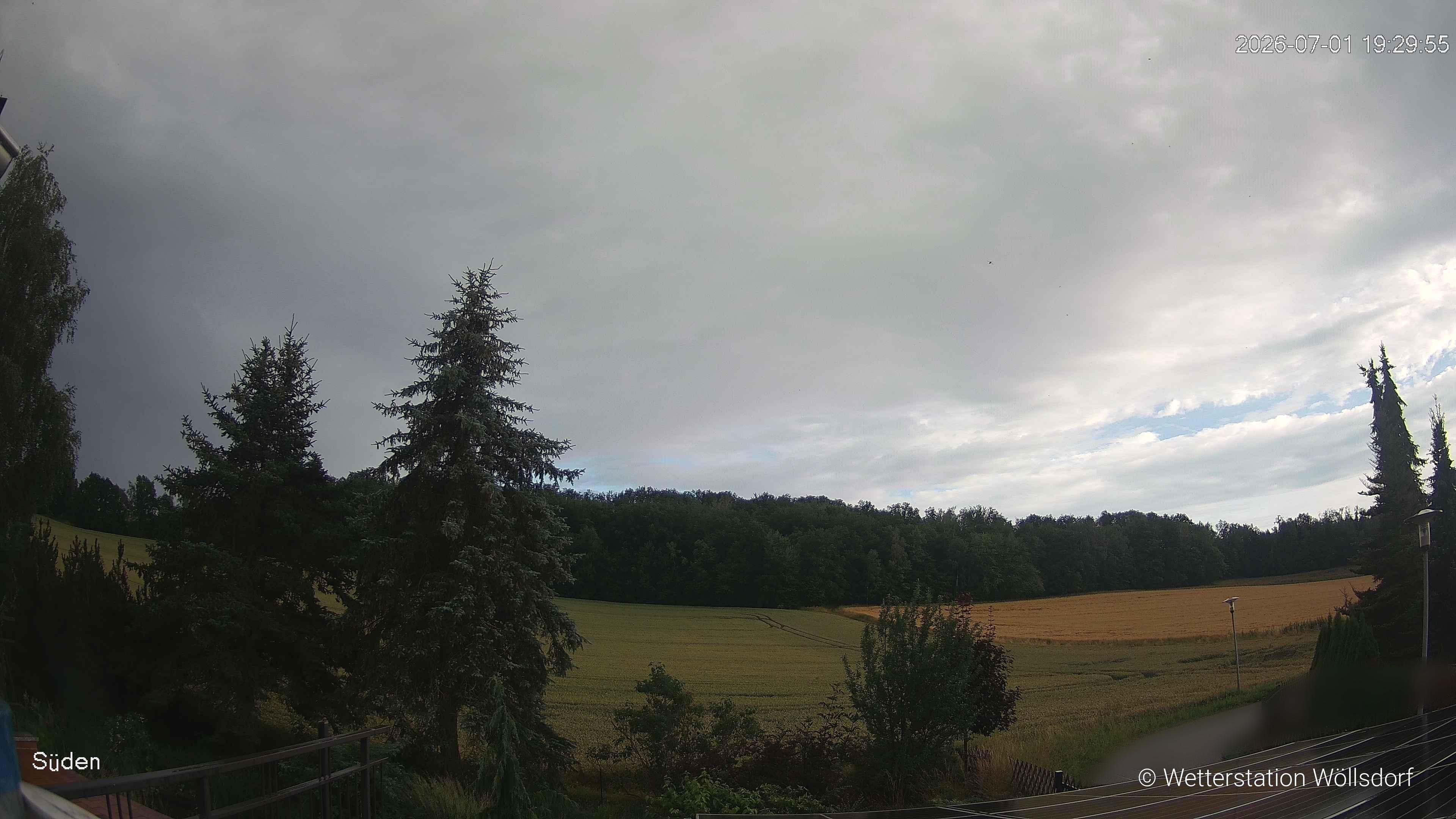 Blick von Wöllsdorf in Richtung Süden auf den Höhenzug des Pfaffenberges
