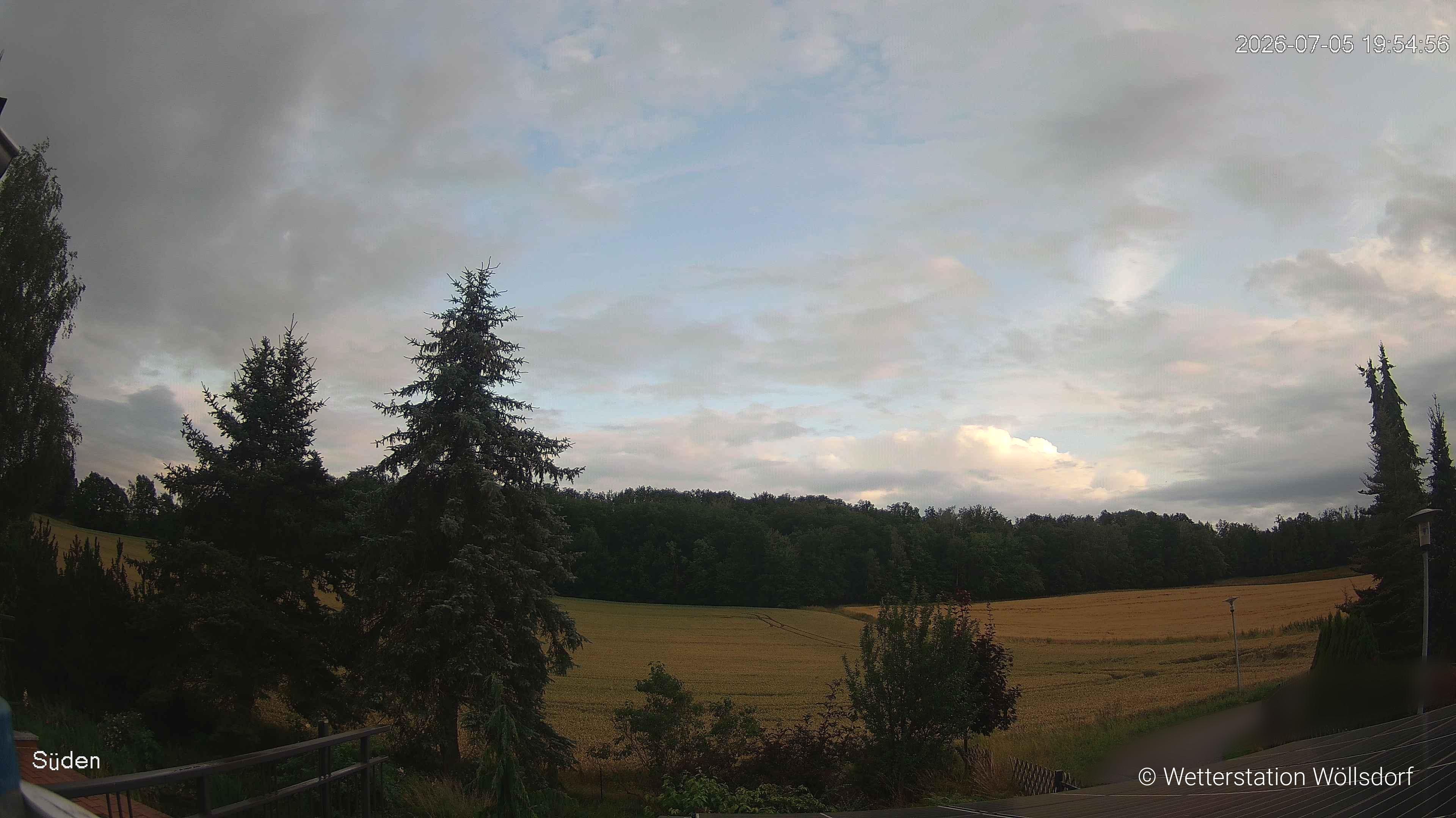 Blick von Wöllsdorf in Richtung Süden auf den Höhenzug des Pfaffenberges