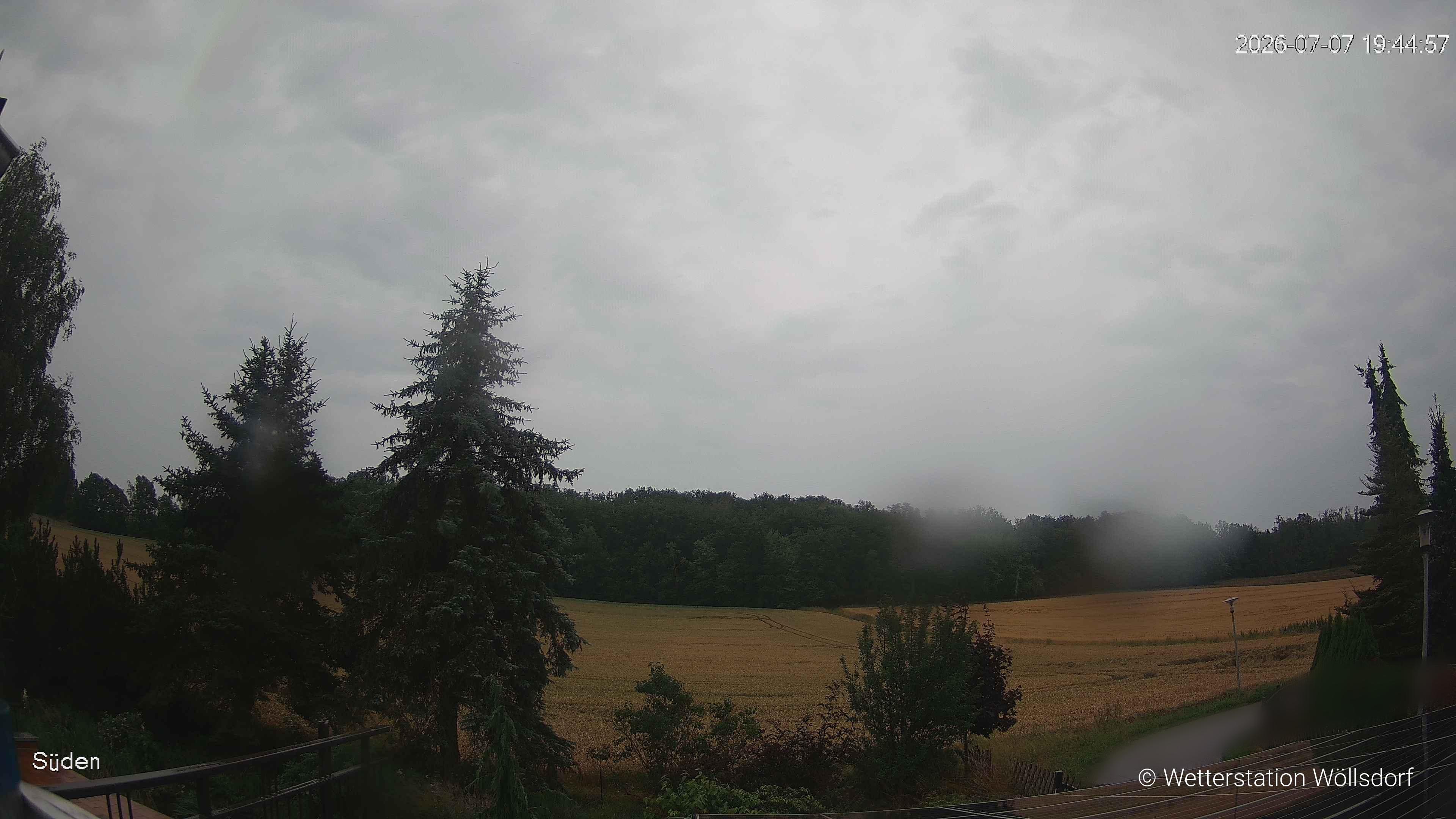 Blick von Wöllsdorf in Richtung Süden auf den Höhenzug des Pfaffenberges