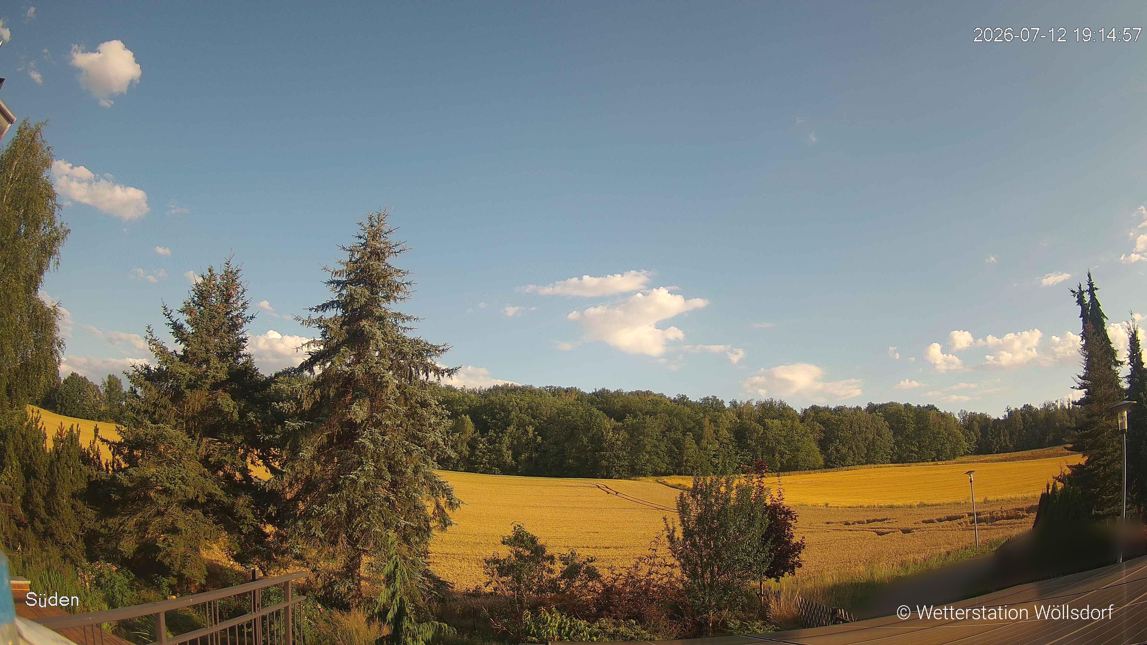 Blick von Wöllsdorf in Richtung Süden auf den Höhenzug des Pfaffenberges