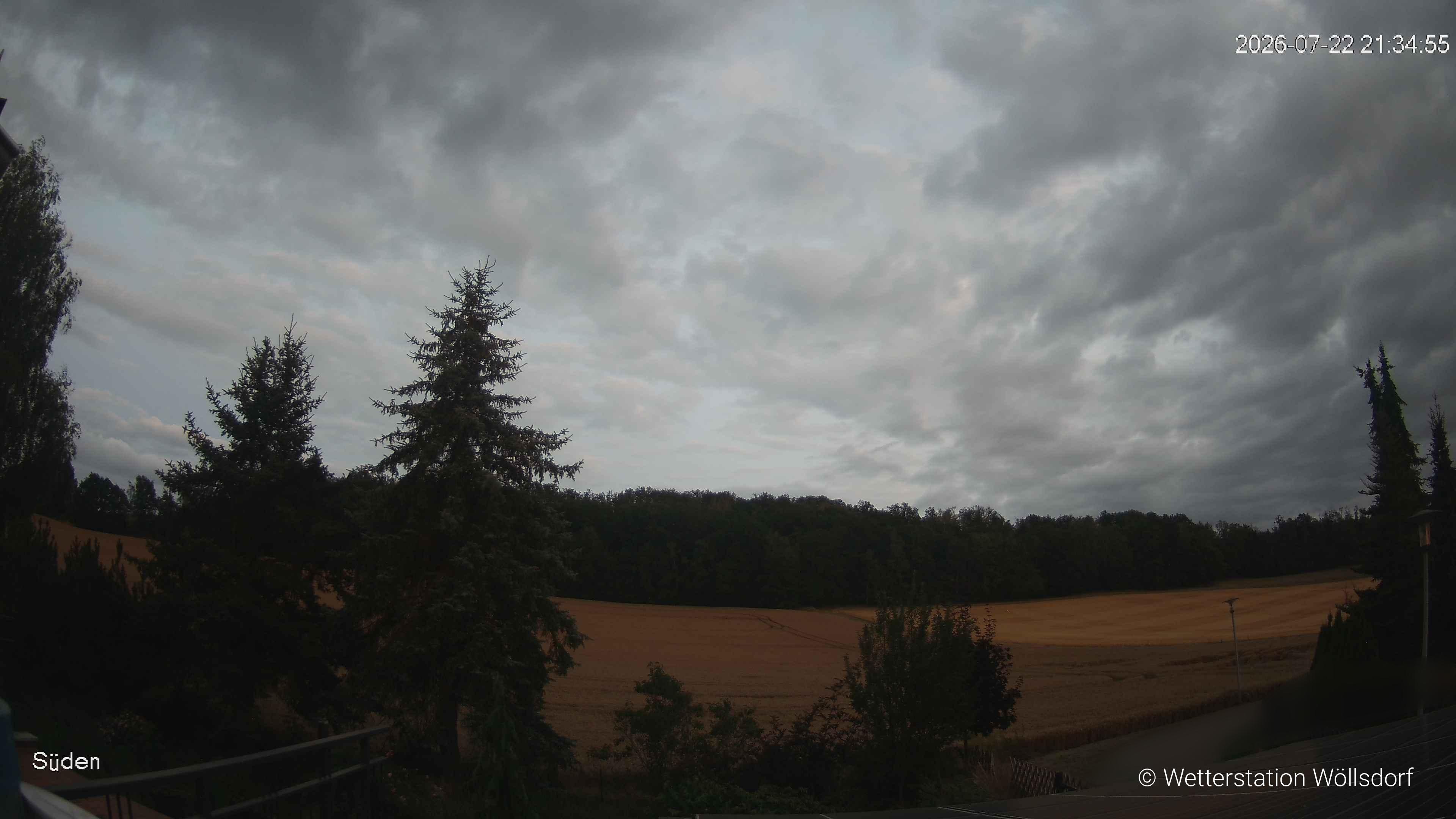 Blick von Wöllsdorf in Richtung Süden auf den Höhenzug des Pfaffenberges