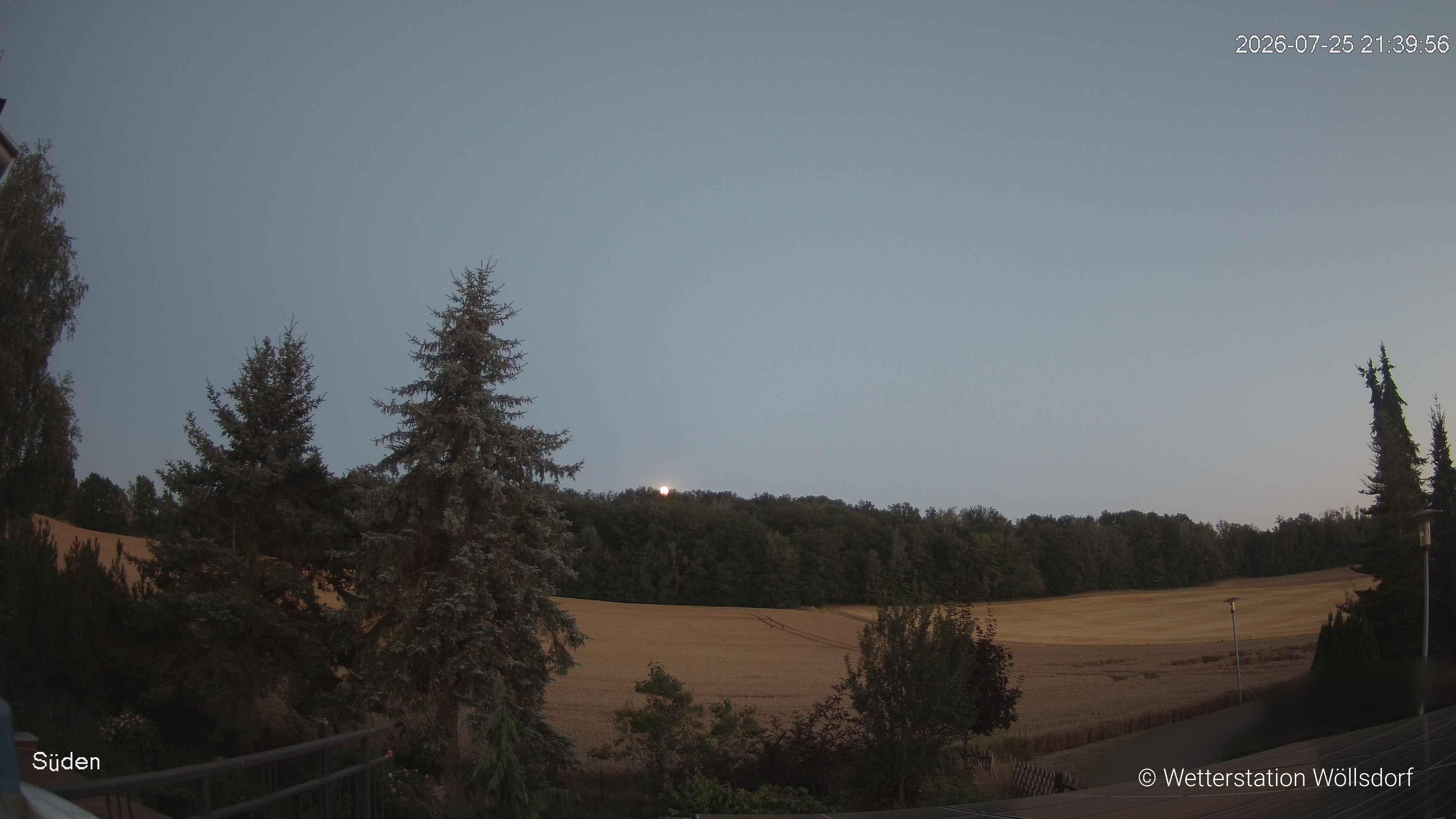 Blick von Wöllsdorf in Richtung Süden auf den Höhenzug des Pfaffenberges